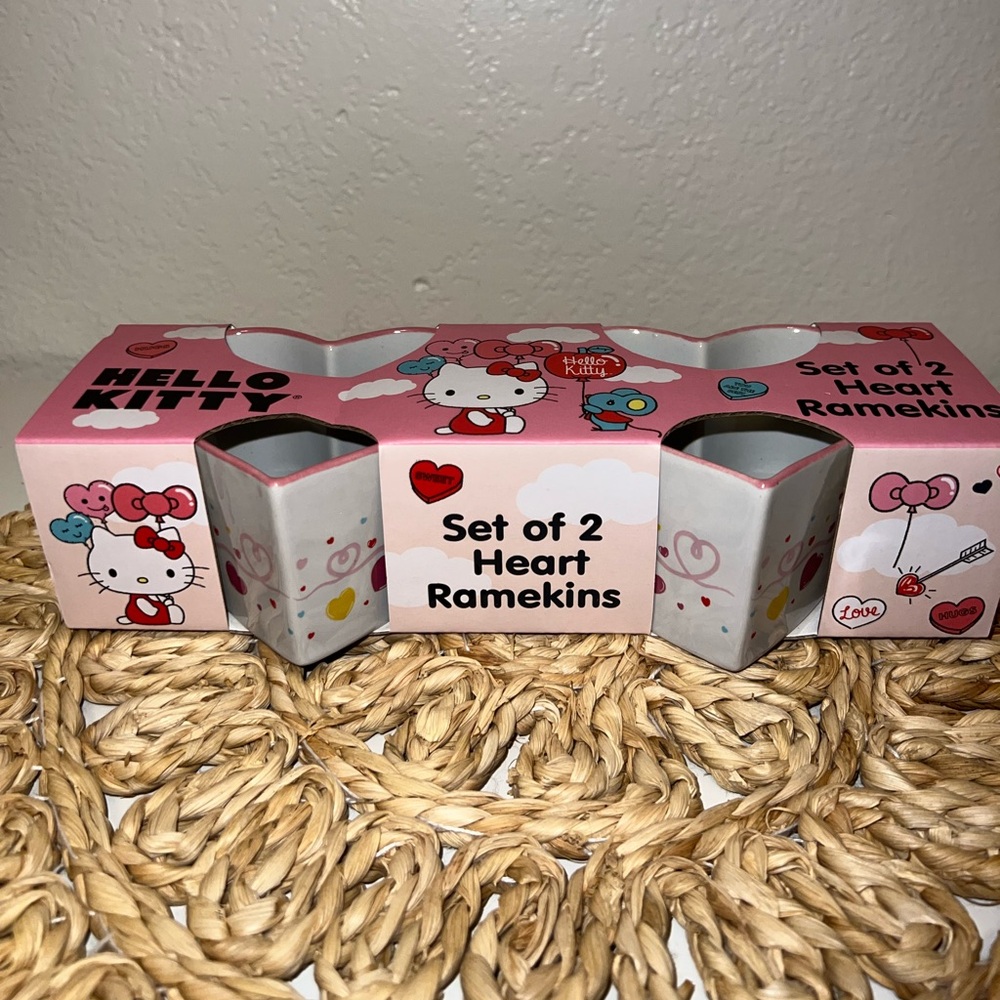 Hello Kitty Heart Ramekins